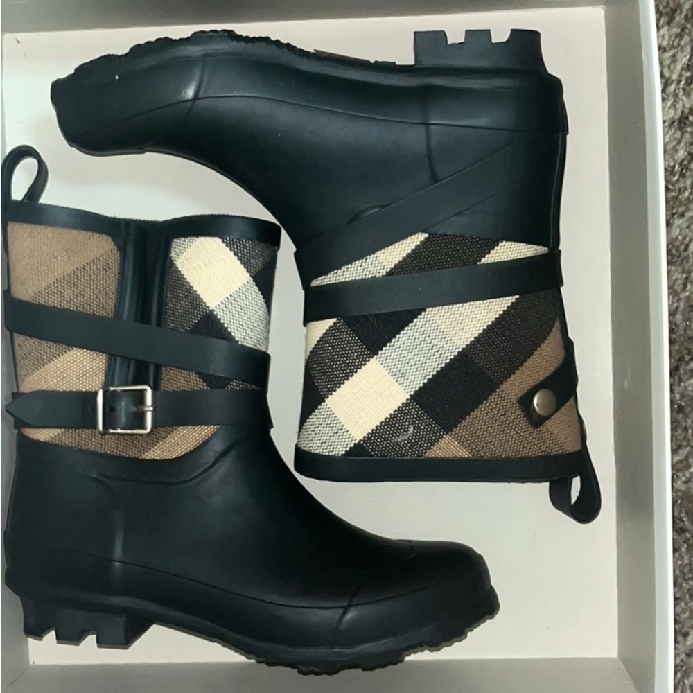 Kids 12.5 Burberry authentic riding or rain boots